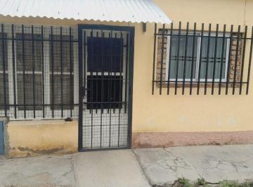 Casa · 90m² · 3 Ambientes · 1 Cochera · Venta de Casa a Refaccionar en Carrodilla