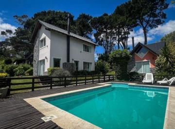Casa · 129m² · 4 Ambientes · 1 Cochera · Casas 3 y 2 Amb Sierra de Los Padres Parque Pileta