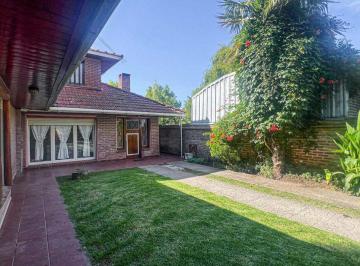 Casa · 148m² · 5 Ambientes · 1 Cochera · Venta Casa con Quincho y Cochera Faro Norte