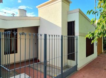 Casa · 154m² · 6 Ambientes · 1 Cochera · Venta Casa Centrica Calle Maipu, San Rafael Mza