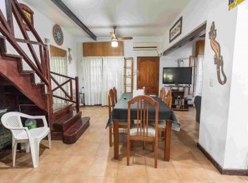 Casa · 190m² · 4 Ambientes · Casa en Venta 2 Dorm. y Comodín Zona Sur