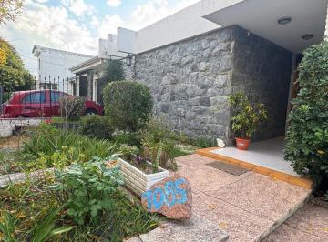 Casa · 161m² · 4 Ambientes · 2 Cocheras · Casa 3 Dorm Planta Baja Urca Patio Apto Credito