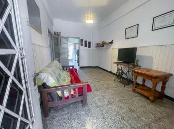 Casa · 104m² · 3 Ambientes · Casa en Venta Tiro Suizo Dos Dorm. y Patio