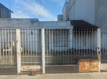Casa · 160m² · 4 Ambientes · 2 Cocheras · Venta Casa Lote Propio Caseros
