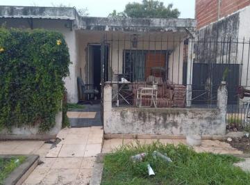 Casa · 82m² · 4 Ambientes · 2 Cocheras · Venta Casa 4 Ambientes, Solano - Lote10x25