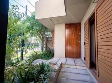 Casa · 179m² · 7 Ambientes · 1 Cochera · Casa de 4 Dorm. Cochera Patio Zona Costanera