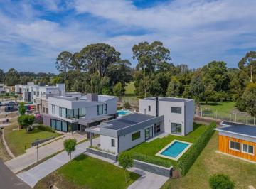Casa · 246m² · 5 Ambientes · 2 Cocheras · Venta Casa 5 Ambientes en Rumencó Joven