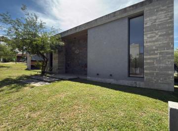 Casa · 170m² · 3 Ambientes · 2 Cocheras · Venta Casa en Terrazas de La Estanzuela Planta Baja!