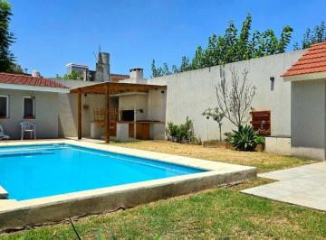 Casa · 199m² · 4 Ambientes · 1 Cochera · Venta Casa 4 Ambientes Jardín Piscina San Justo