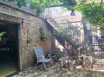 Casa · 214m² · 8 Ambientes · Venta Casa 2 Familias + Galpon Al Frente