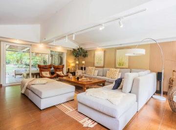 Casa · 563m² · 8 Ambientes · 3 Cocheras · Espectacular Casa en El Pinar