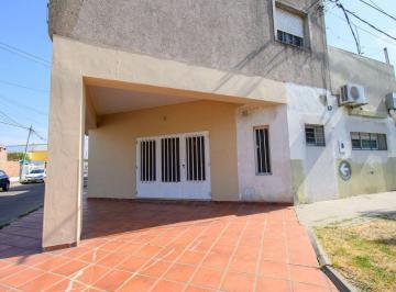 Casa · 117m² · 5 Ambientes · 1 Cochera · Casa en PH de 3 Dorm., Cochera y Terraza