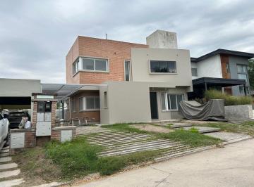 Casa · 200m² · 6 Ambientes · 3 Cocheras · Venta Casa 3 Dorm. Los Aromas Valle Escondido