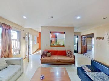 Casa · 214m² · 4 Ambientes · 2 Cocheras · Venta Casa 4 Ambientes Ezpeleta con Jardin