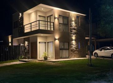 Casa · 180m² · 8 Ambientes · 2 Cocheras · Casa en Terruño de Araoz 2 con Sum Propio