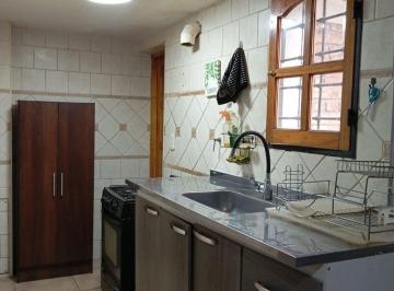 Casa · 64m² · 4 Ambientes · 2 Cocheras · Venta Casa Duplex en Luzuriaga