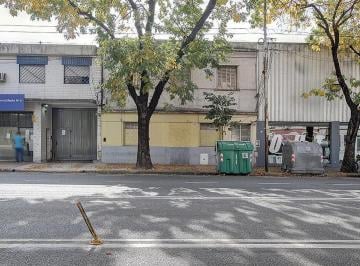Terreno · 498m² · Terreno Emplazado en El Barrio de Flores, Sobre La Av Juan Bautista Alberdi.