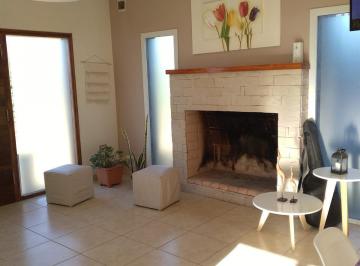Quinta vacacional · 160m² · 5 Ambientes · Hermosa Casa a Minutos de La Ciudad!