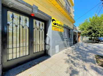 Casa · 235m² · 4 Ambientes · 1 Cochera · Terreno en Caballito