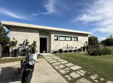 Casa · 120m² · 4 Ambientes · 2 Cocheras · Casa en San Sebastian, Area II, en Alquiler Anual