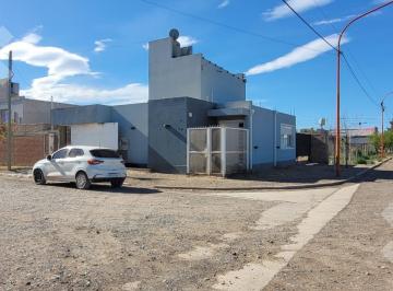 Casa · 112m² · 4 Ambientes · 1 Cochera · Venta Casa 2 Dorm. con Pileta - Fernandez Oro, Rio Negro