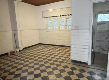 Casa · 261m² · 5 Ambientes · 1 Cochera · Casa Para Destino Comercial en Avellaneda Al 600