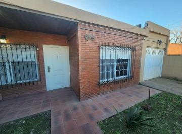 Casa · 152m² · 4 Ambientes · 2 Cocheras · Venta Casa 4 Amb en Moreno con Parque y Garage