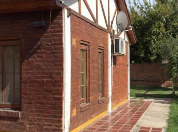 Casa · 206m² · 4 Ambientes · 1 Cochera · Casa en Villa Regina