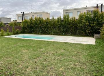 Casa · 300m² · 4 Ambientes · 1 Cochera · Casa - Casas de Santa Ana