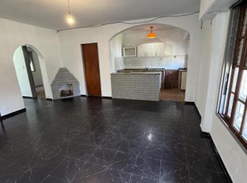 PH · 86m² · 4 Ambientes · Alquiler PH en Villa Luzuriaga con Patio y Parrilla