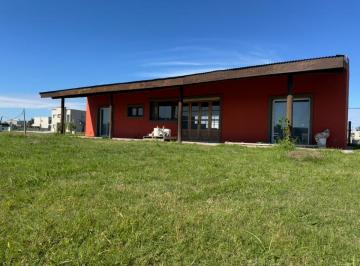 Casa · 150m² · 4 Ambientes · 2 Cocheras · Casa en Venta - a Refaccionar en El Ensueño