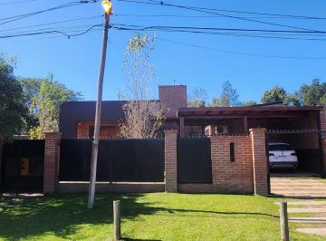 Quinta vacacional · 363m² · 5 Ambientes · 3 Cocheras · Casa de Categoria en Colastine