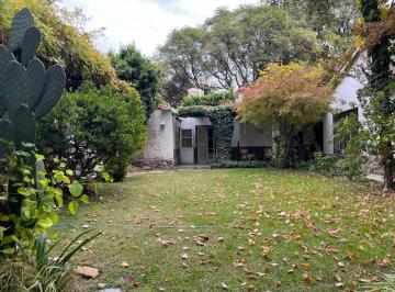 Casa de 15 ambientes, Ciudad de Mendoza · Importante Casa Ubicada Sobre Pasaje Lemos a m de Av Colon.