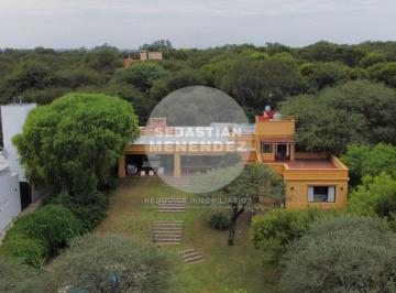 Casa · 340m² · 12 Ambientes · 2 Cocheras · Country El Bosque - Fondo Verde - 4 Dorm.