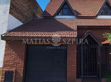 Casa · 180m² · 4 Ambientes · 2 Cocheras · Casa en Venta en Ramos Mejia
