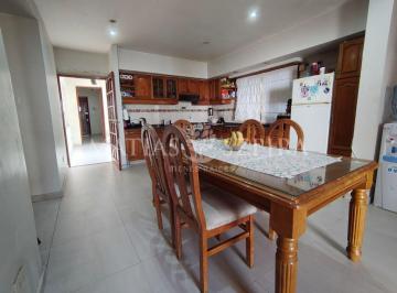 Casa · 180m² · 4 Ambientes · 2 Cocheras · Casa en Venta en Ramos Mejia