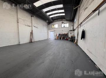 Casa · 240m² · 3 Ambientes · Venta Casa con Galpón y Parque J. L. Suarez 2500 - Mataderos