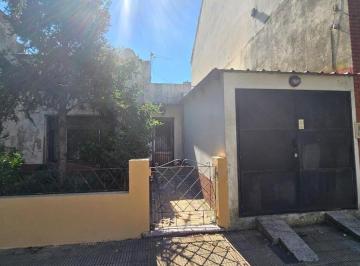 Casa · 130m² · 4 Ambientes · 1 Cochera · Oportunidad Casa Antigua de 4 Ambientes a Refaccionar en Sarandí Este