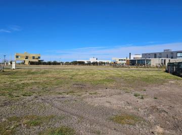 Terreno · 884m² · Lote en Venta con Salida a La Laguna en Barrio Sebastian Gaboto