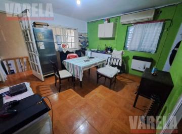 Departamento · 49m² · 2 Ambientes · Aristóbulo del Valle 600 P1ero. X Escalera: 2 Amb. Más Escritorio. Lavadero Indep.