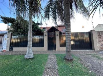 Casa · 220m² · 6 Ambientes · 4 Cocheras · Casa 5 Ambientes con Pileta | Castelar Norte
