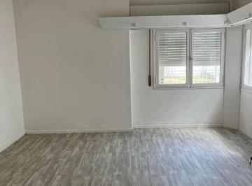 Casa · 123m² · 5 Ambientes · 1 Cochera · 2 Dorm - Apto Crèdito - Una Planta - Patio - Cochera