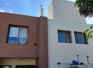 Casa · 97m² · 6 Ambientes · 2 Cocheras · Casa en Alquiler de Dos Dorm., Quebrada de Las Rosas, Zona Norte