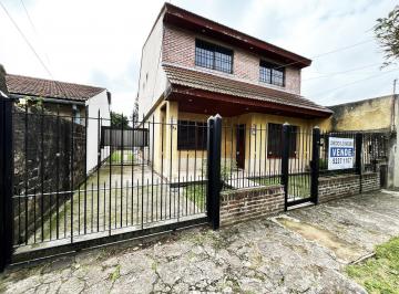Casa · 183m² · 4 Ambientes · 2 Cocheras · Venta Casa en Pacheco, Jardin, Cochera, ¡Múltiples Posibilidades! Ideal Multifamiliar o 5 Ambientes