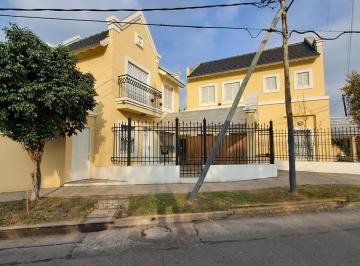 Casa · 4 Ambientes · 1 Cochera · Duplex Sobre Av Espora!