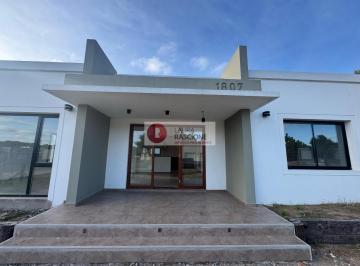 Casa · 140m² · 4 Ambientes · Casa a Estrenar Zona Nayades