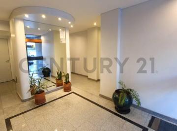 Oficina comercial · 80m² · 4 Ambientes · 1 Cochera · Departamento, 3 Ambientes con Cochera, a La Venta en Flores.