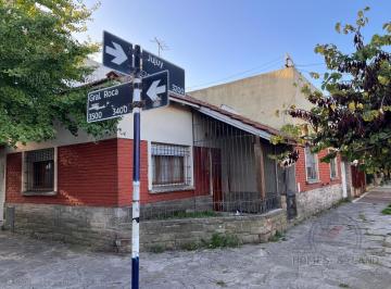 Casa · 160m² · 4 Ambientes · 2 Cocheras · Chalet en San José