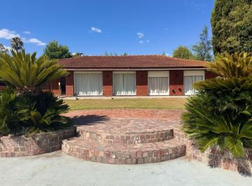 Casa · 125m² · 4 Ambientes · 4 Cocheras · Casa en Venta en El Barrio Los Horneros