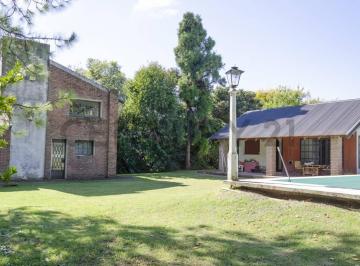 Casa · 240m² · 5 Ambientes · 4 Cocheras · Venta de Casa 3 Dorm. en City Bell 472 Entre 23 y C. Gral Belgrano